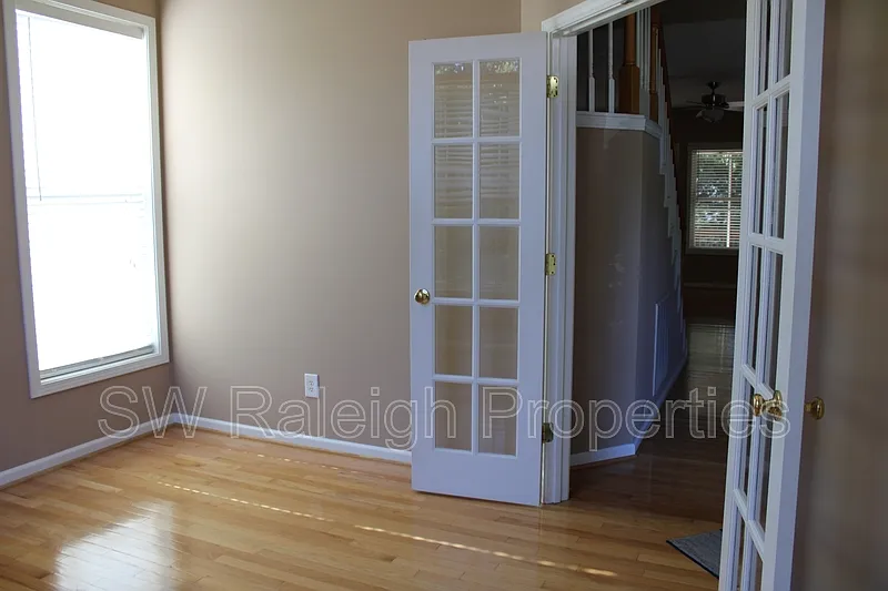 4 bed, 2.5 bath, 2281 sqft, $2,600 — Photo 4