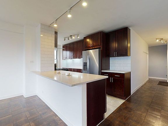 5th image of 568 Grand St APT J607