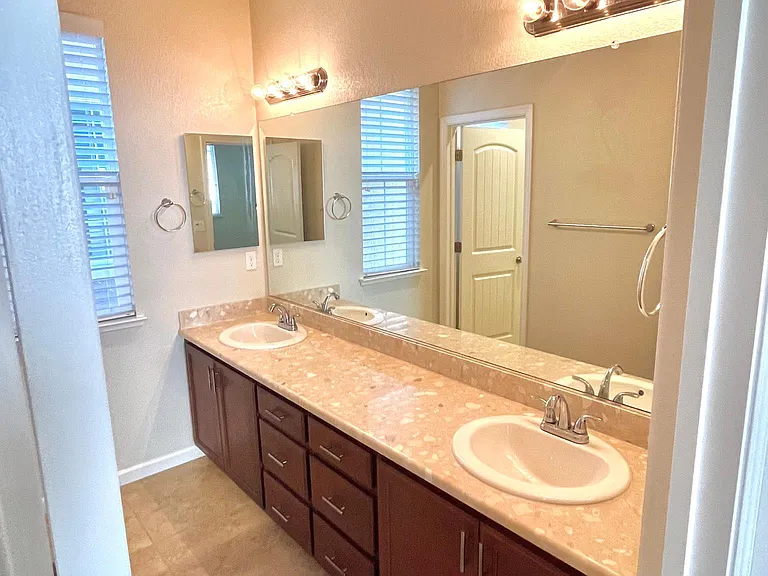3913 Purple Finch Ln — Photo 15