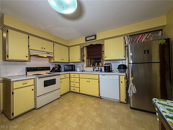 4th image of 686 Forestridge Dr
