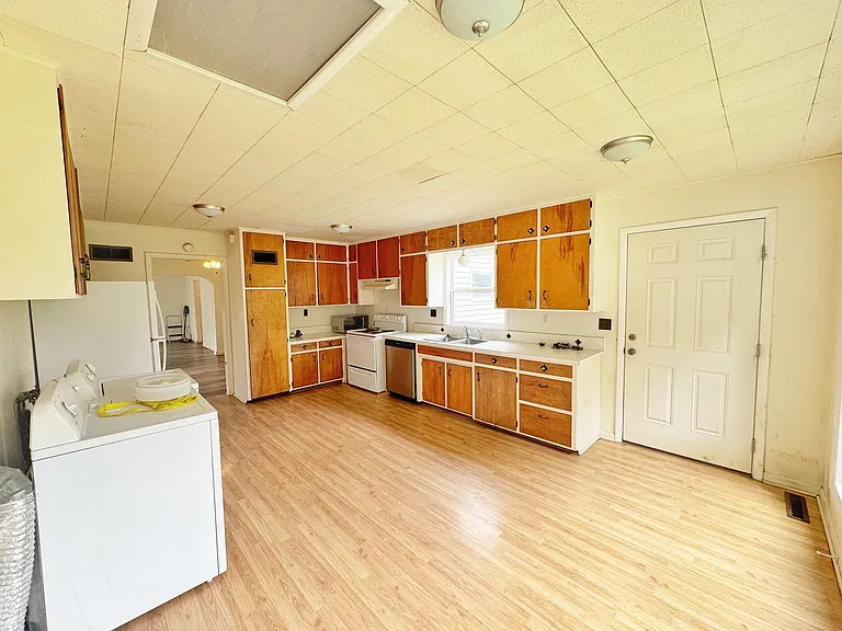 312 Jackson St — Photo 2