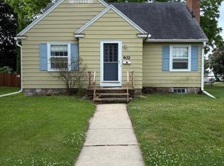 402 9th St, Baraboo, WI 53913