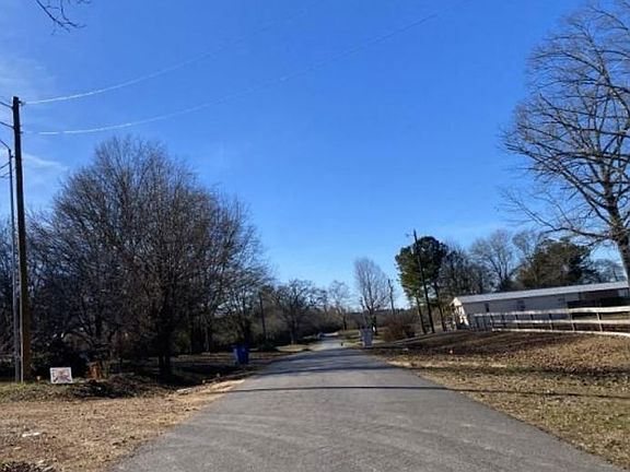 Exterior Neighborhood (street photo)