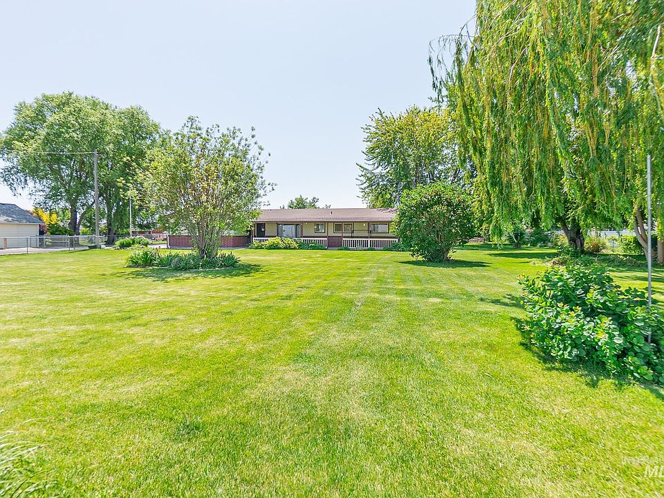 1st image of 26375 Peckham Rd