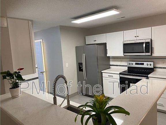 5th image of 121 Kinnley Ct