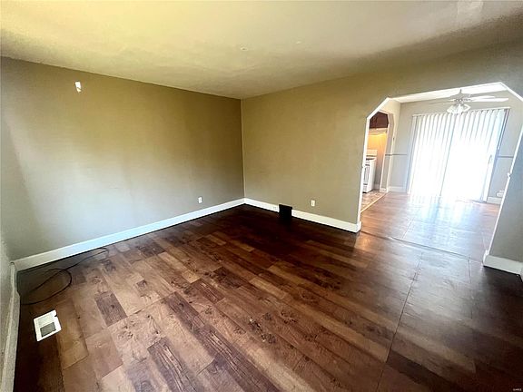 3rd image of 6230 Evergreen Blvd
