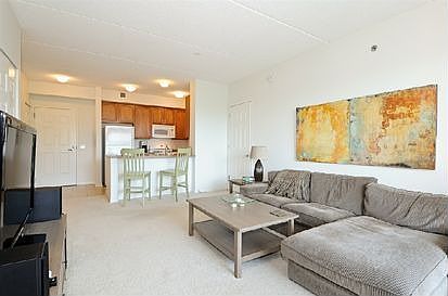 3rd image of 2335 W Belle Plaine Ave APT 403