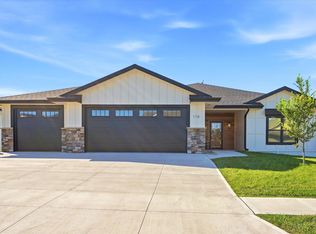 110 Firethorn Dr, Treynor, IA 51575