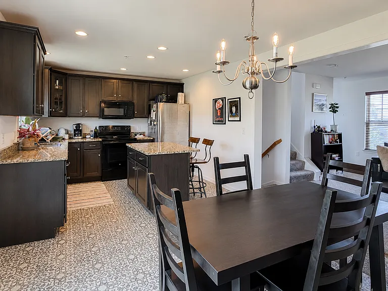 37 Southside Dr — Photo 8