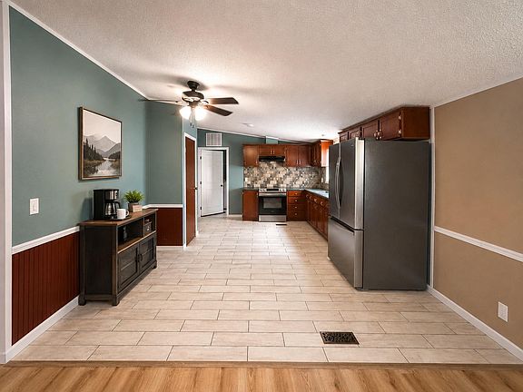 3rd image of 7118 Tanglewood Dr