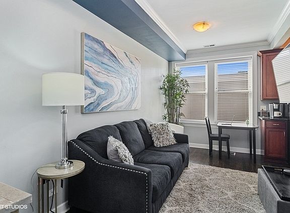 2nd image of 536.5 W Belmont Ave #2S
