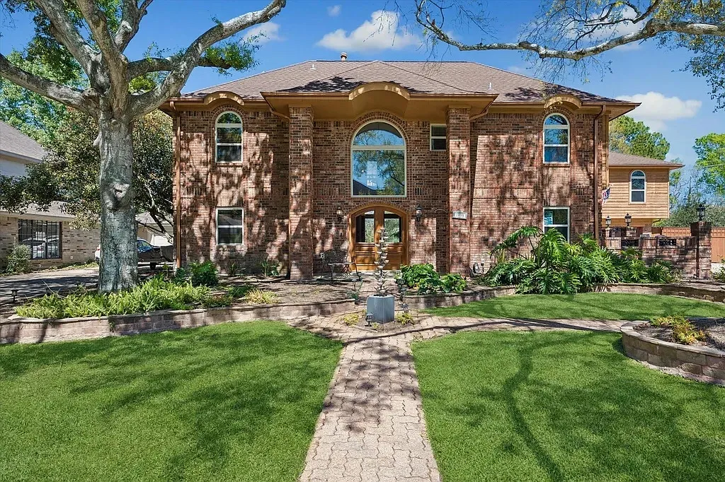 5 bed, 3517 sqft, $7,000 — Photo 1