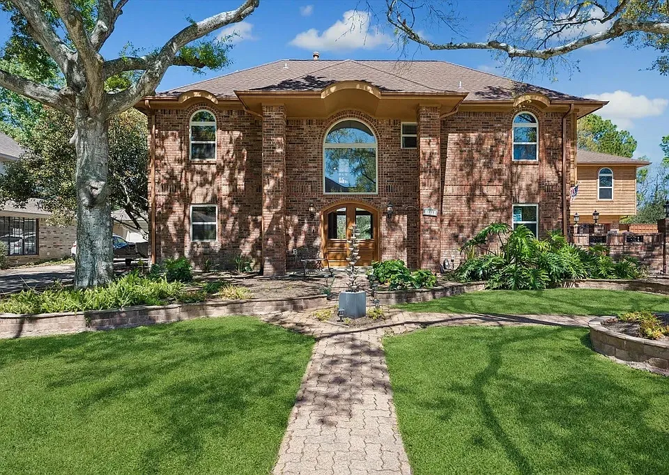 1835 Raintree Cir