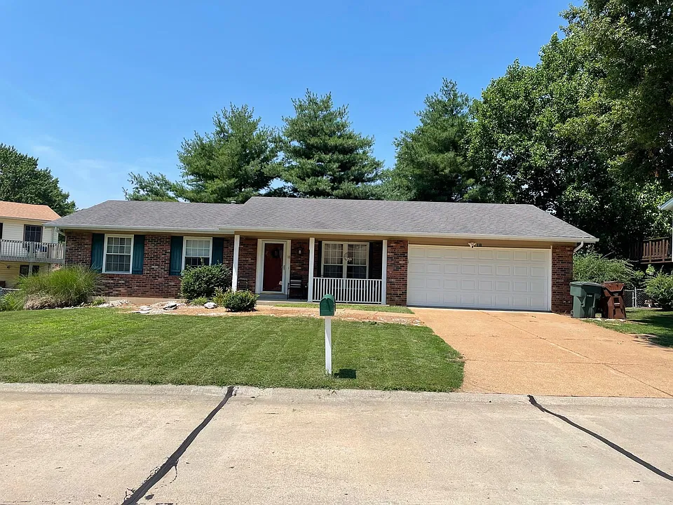 18 Lemon Tree Dr