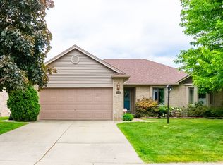 31176 Woodview Dr, Chesterfield, MI 48047