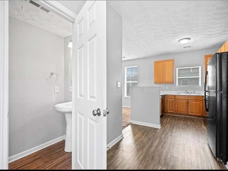 3050 Raven Trce — Photo 5