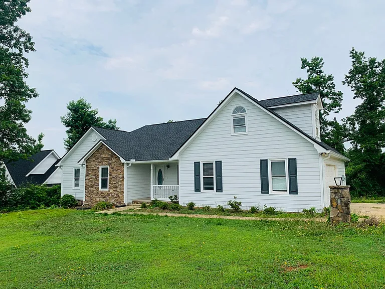 61 Garden Hills Dr — Photo 1