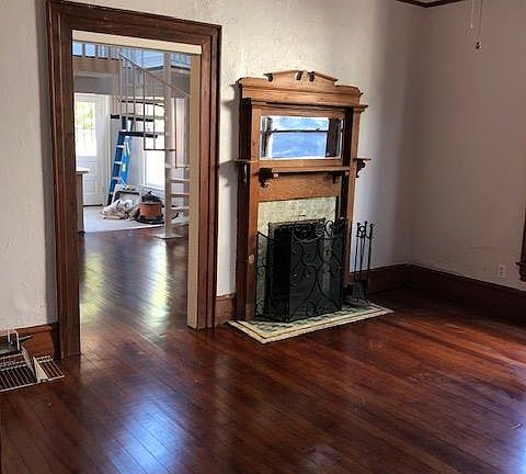 3rd image of 2106 L St #2