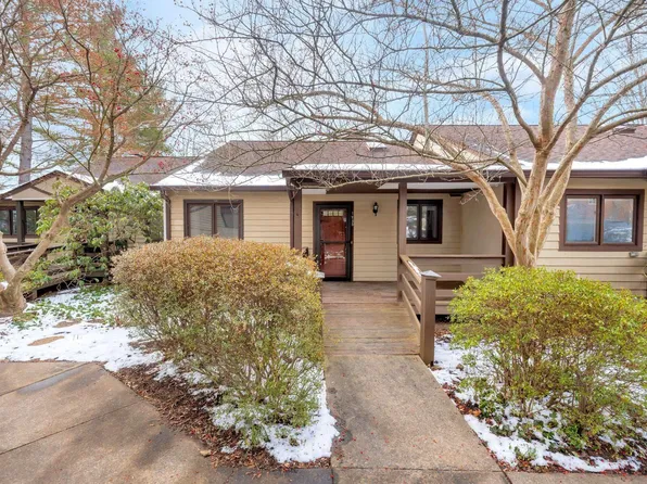 1255 Branchlands Dr, Charlottesville, VA 22901