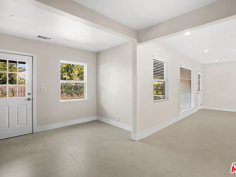 7806 Wellsford Ave — Photo 3