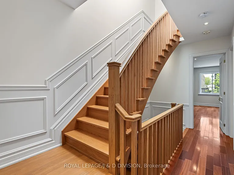 8 Huntley St — Photo 28