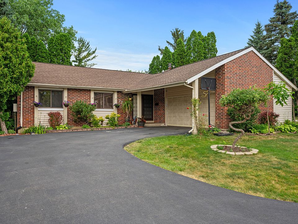 1st image of 776 Parkview Ct