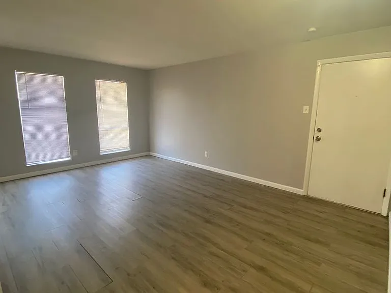 Northbrook Apartments — Photo 7