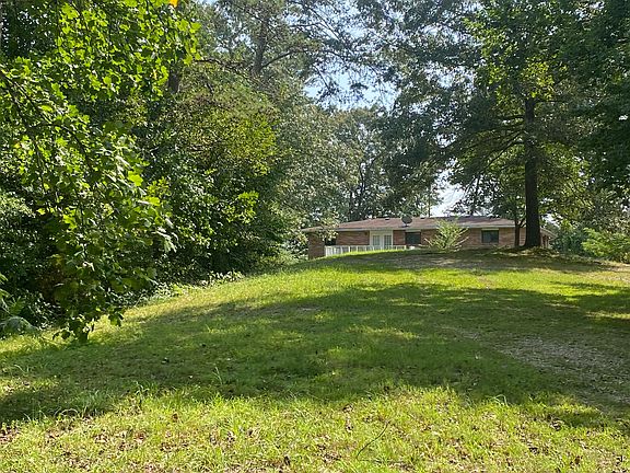 Exterior Neighborhood (street photo)