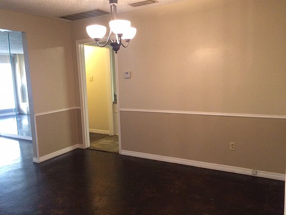 5th image of 1103 Towne Lake Dr