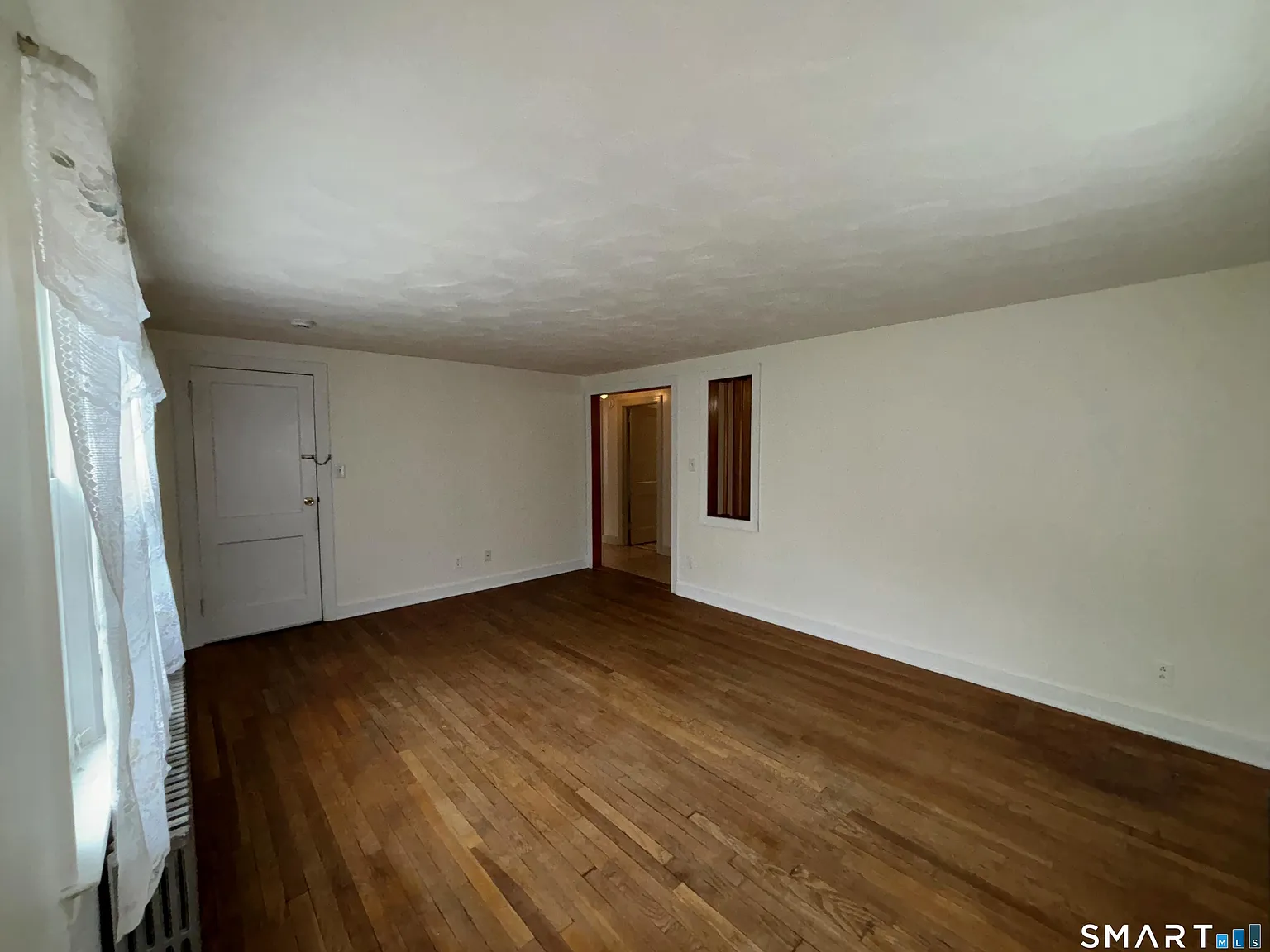 2 bed, 1.0 bath, 1768 sqft, $1,900 — Photo 3