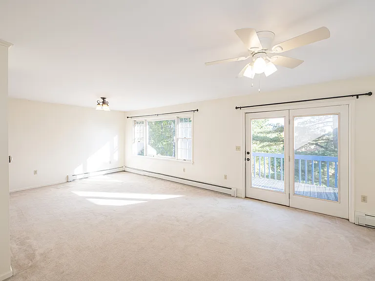60 Riggs Dr — Photo 2