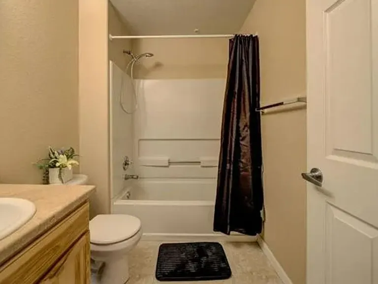 555 Cougar Bluff Point #207 — Photo 2