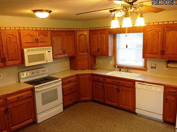 5th image of 54 Dogwood Cir