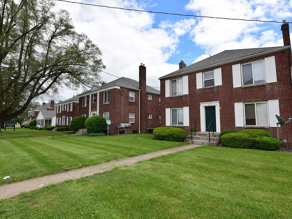Colonial Village, Newark Ohio 43055
