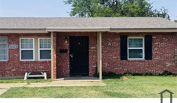 3010 Curtis Dr — Photo 1