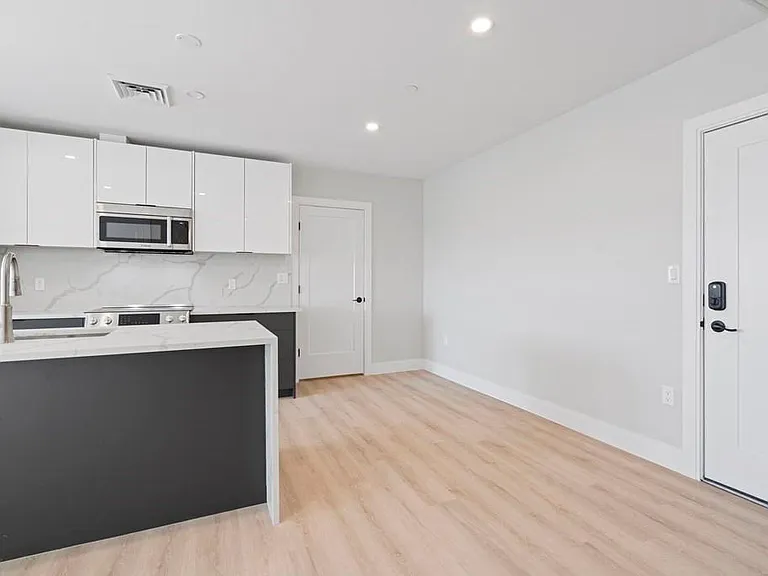 25 2nd St #403 — Photo 6