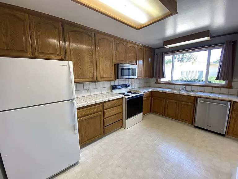 112 Cypress Ave — Photo 7