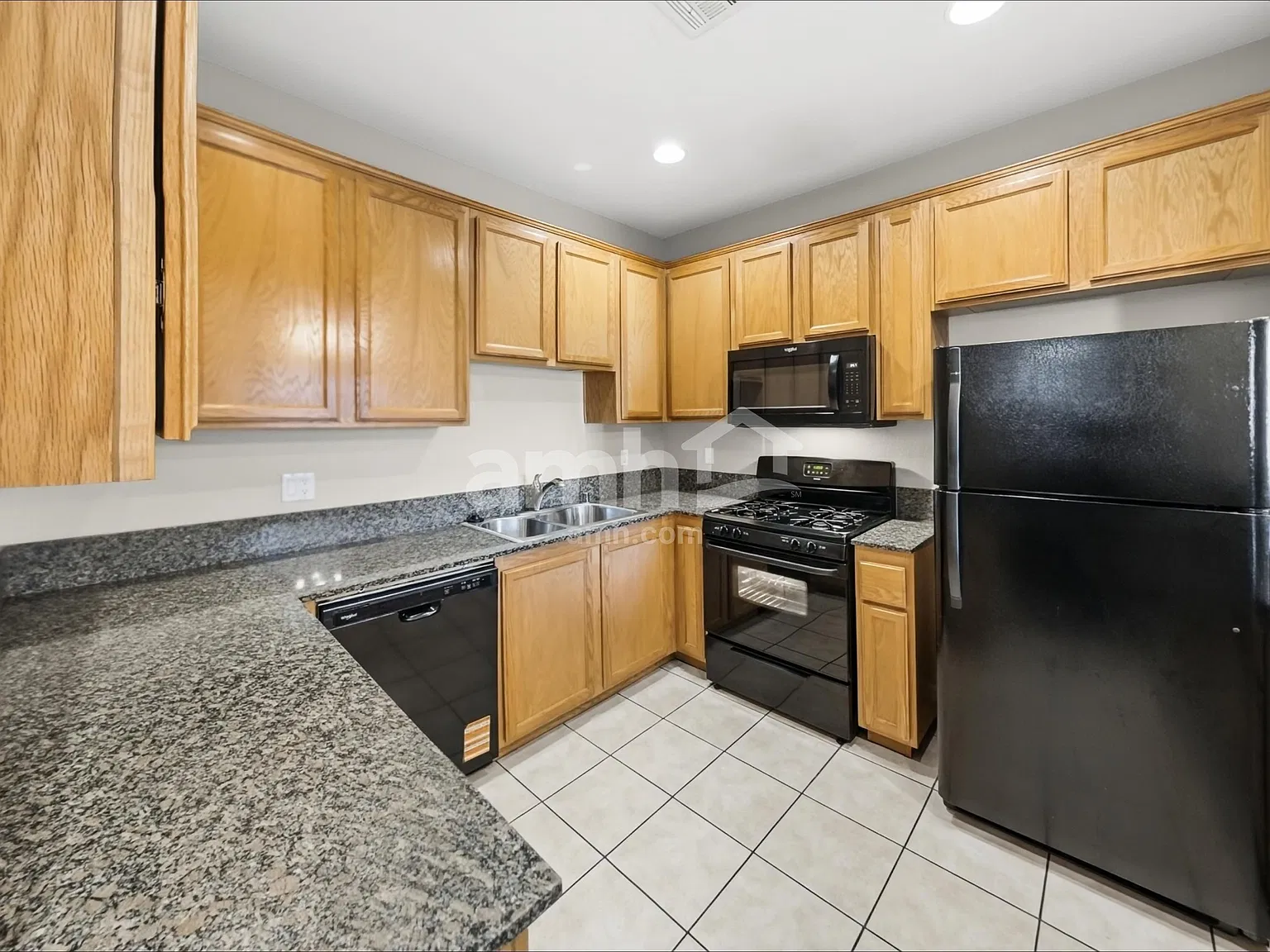 3 bed, 2.5 bath, 1539 sqft, $1,950 — Photo 3