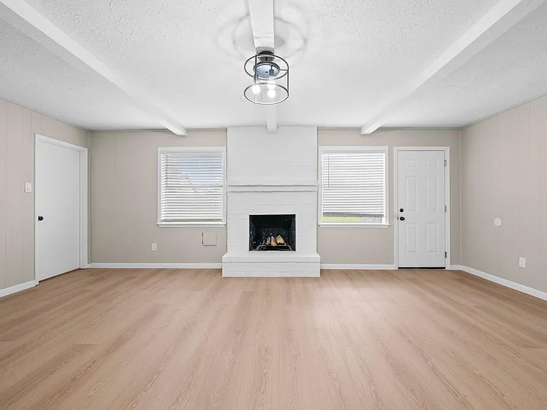 1923 Winding Creek Dr — Photo 10