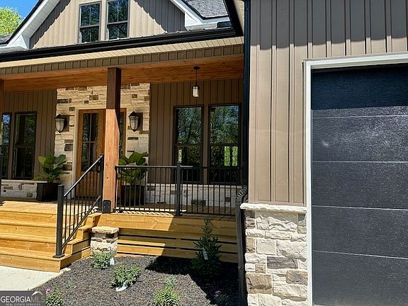 2nd image of 1050 Rainbow Cir