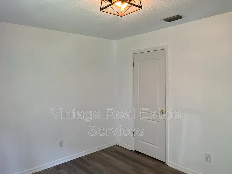 9411 Willow Cove Ct — Photo 18