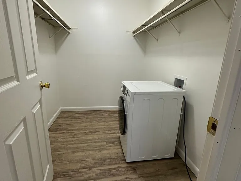 University Park Apartments near Cornell University — Photo 122