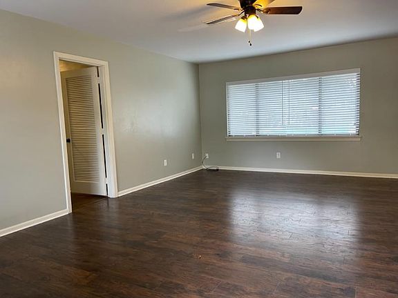 3rd image of 105 Waynel Cir