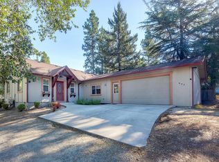697 Jaynes Dr, Grants Pass, OR 97527