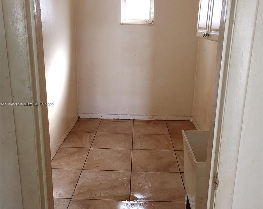 2nd image of 731 SW 3rd Pl APT 1-8