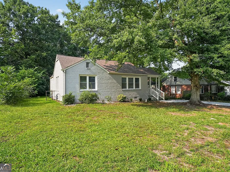 862 Slaton St — Photo 2
