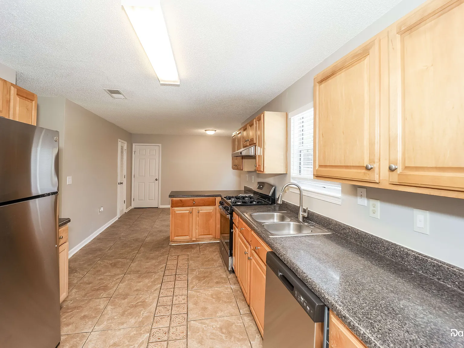 5 bed, 3.0 bath, 2962 sqft, $2,770 — Photo 4