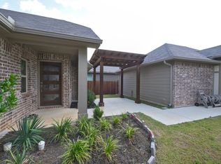 933 King St, Aubrey, TX 76227