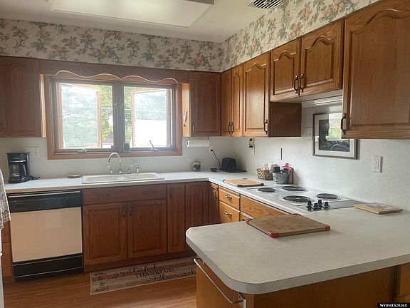 2nd image of 903 12th St