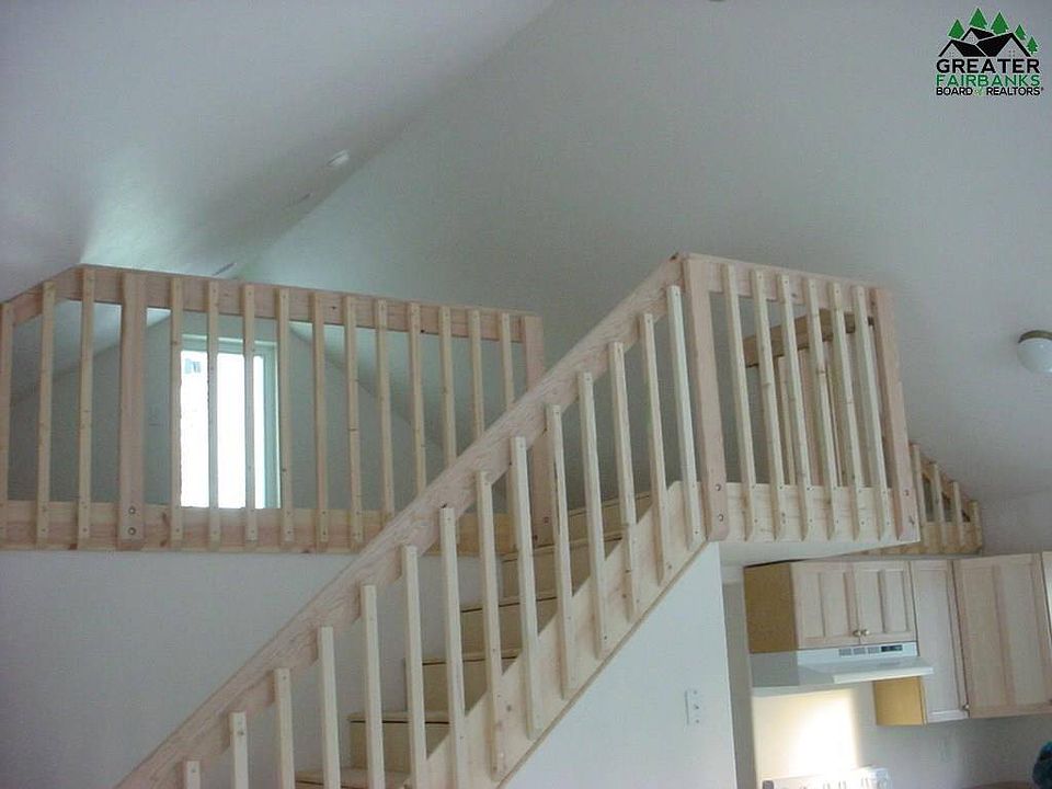 2nd image of 2395 Maria St